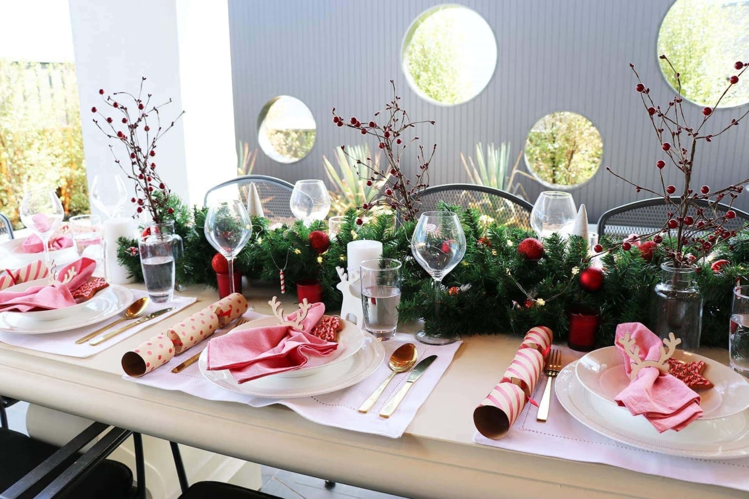3 Easy & Stylish Christmas Table Setting Ideas