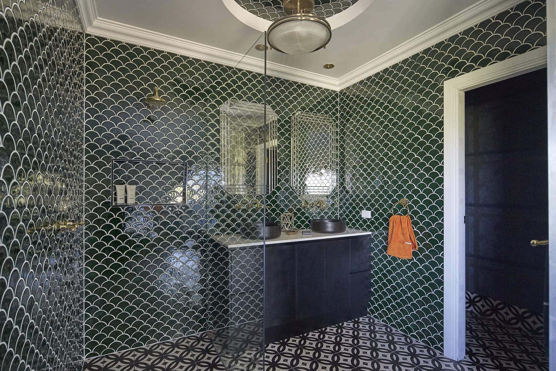 house rules 2018 toad and mandy green bathroom | TLC Interiors