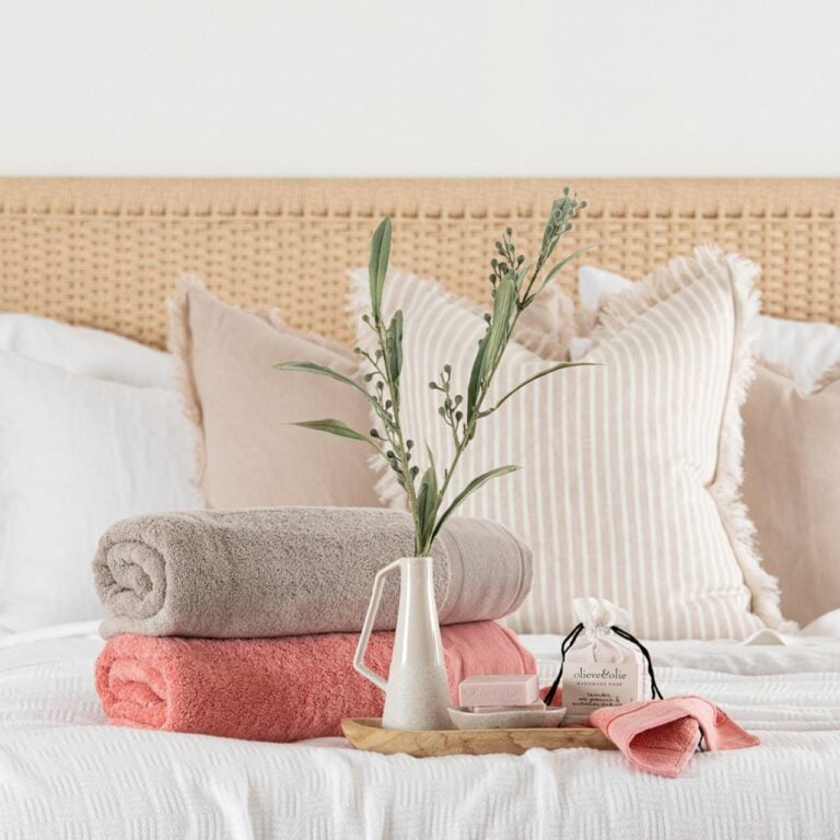 Decorating a Guest Bedroom: 16 Design Ideas to Include
