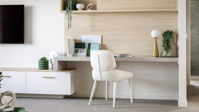 Custom Built In Desk Ideas for The Perfect Home Office Setup