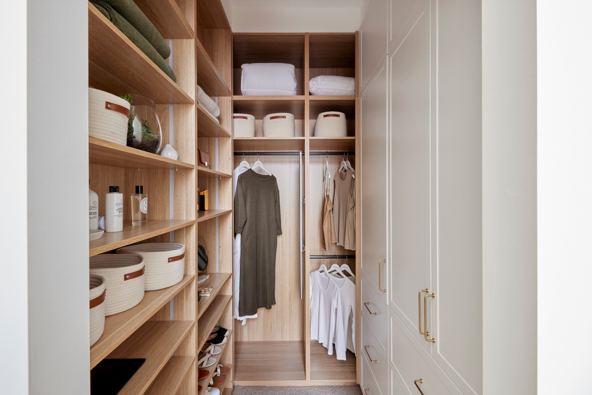 the block 2021 ronnie and georgia master bedroom walk in robe joinery