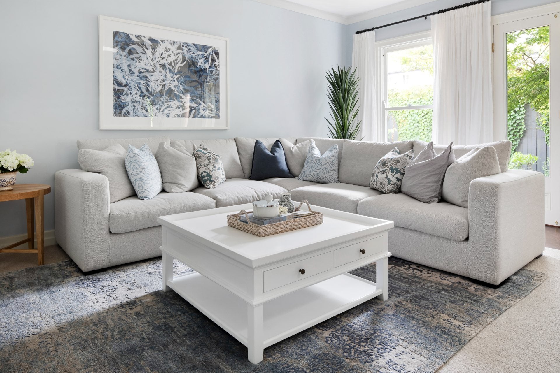 Home 27 light blue and white hamptons living room with light grey sofa white hamptons square coffee table